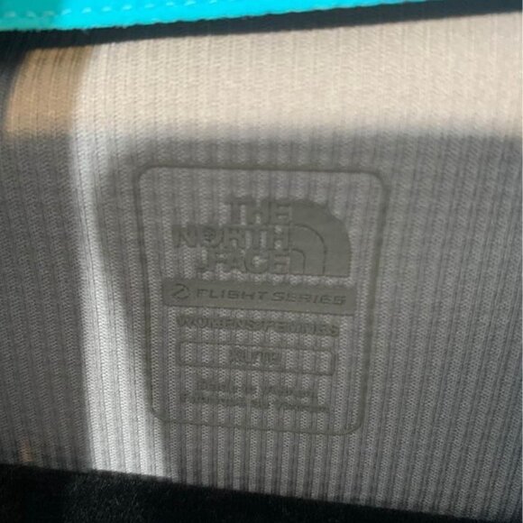 😎THE North face woman’s jacket. Size XL. Gorgeous bright colours. “Wind s… - Picture 4 of 11